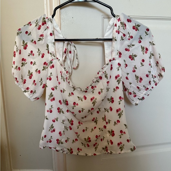 Floral cherry Sleeve Top - Picture 2 of 5